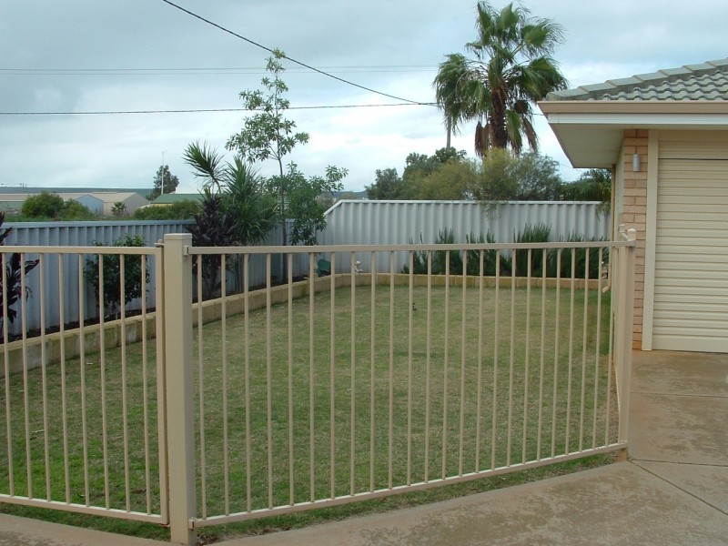 262A First Street, Wonthella WA 6530