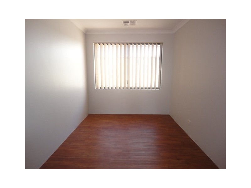 10 Mandalay Loop, Wandina WA 6530