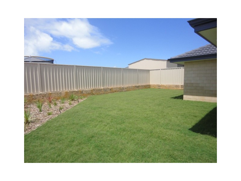 10 Mandalay Loop, Wandina WA 6530