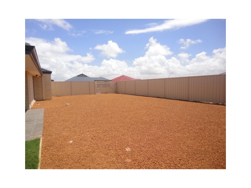 10 Mandalay Loop, Wandina WA 6530