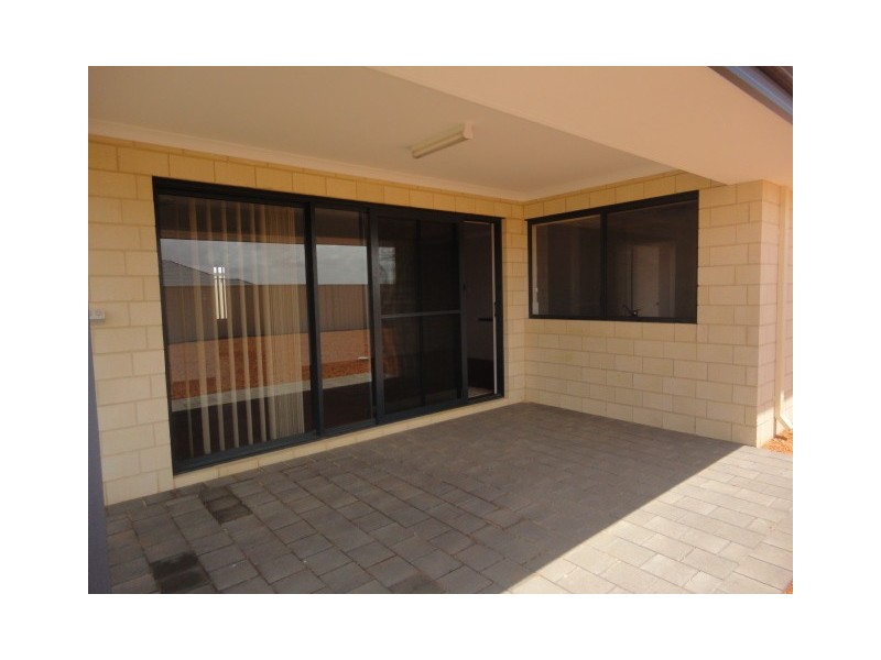 10 Mandalay Loop, Wandina WA 6530