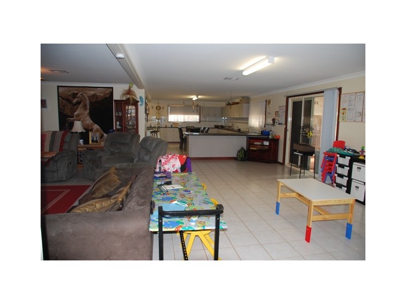 7 Polwarth Parade, Deepdale WA 6532