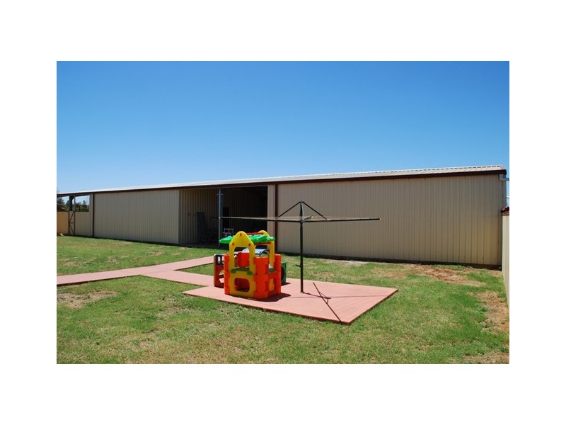 7 Polwarth Parade, Deepdale WA 6532