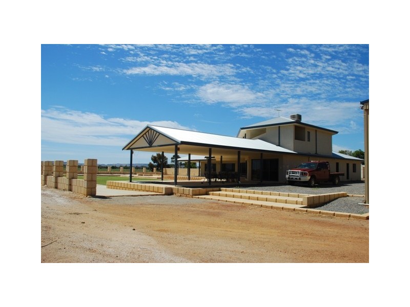 877 McCartney Road, Walkaway WA 6528