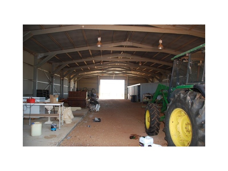 877 McCartney Road, Walkaway WA 6528