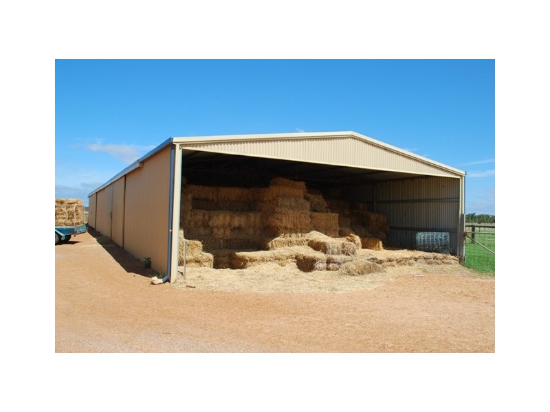 877 McCartney Road, Walkaway WA 6528