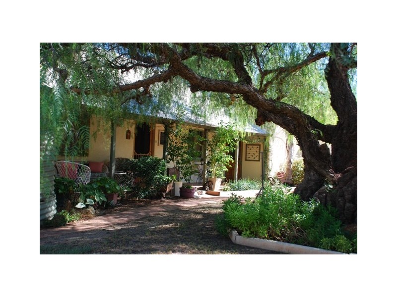 18 Phillips Road, Greenough WA 6532