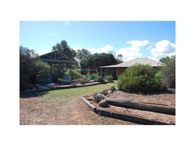 18 Phillips Road, Greenough WA 6532
