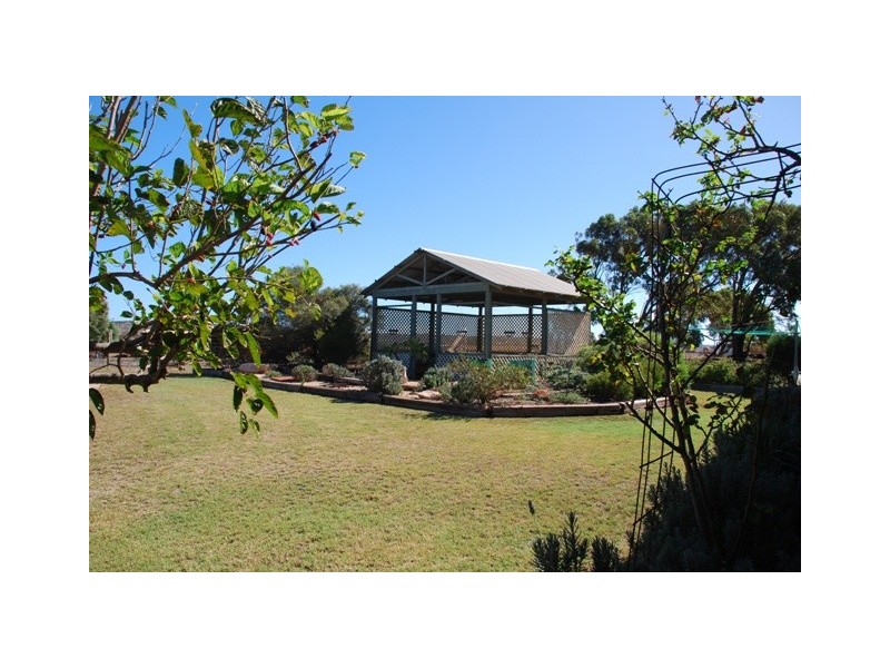 18 Phillips Road, Greenough WA 6532