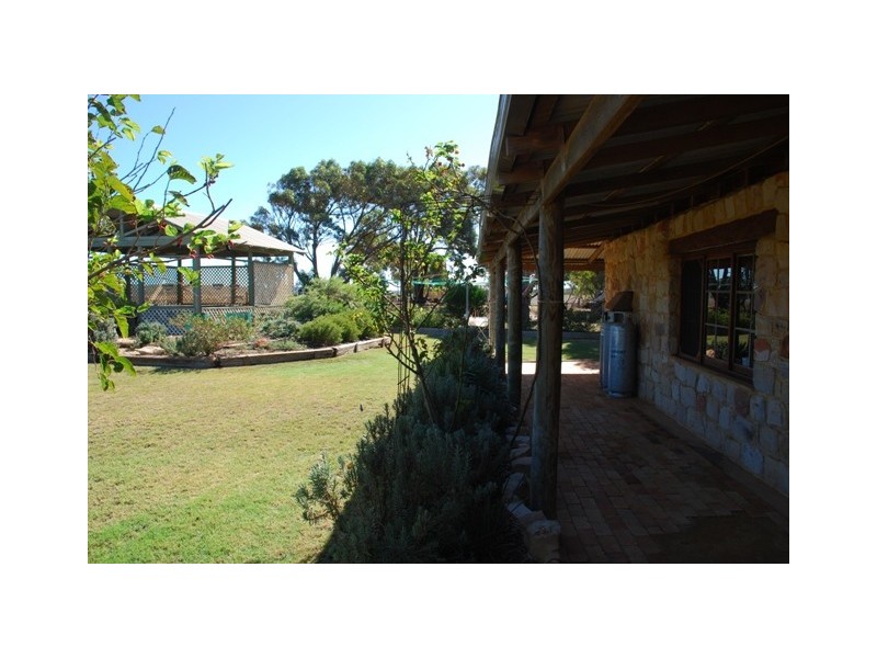 18 Phillips Road, Greenough WA 6532