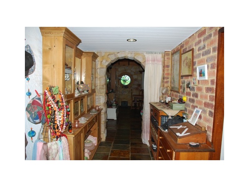 18 Phillips Road, Greenough WA 6532