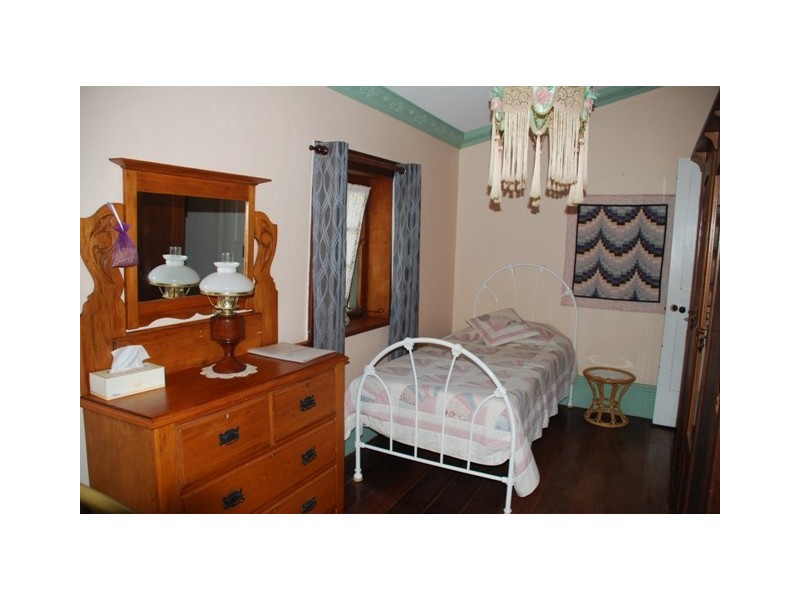 18 Phillips Road, Greenough WA 6532