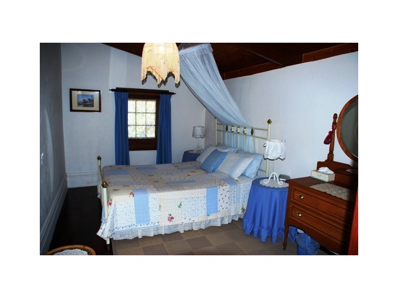 18 Phillips Road, Greenough WA 6532