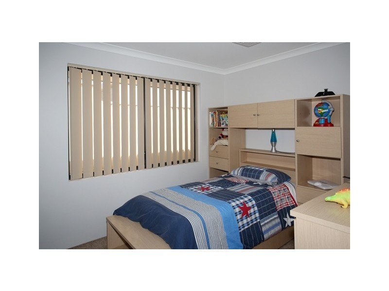 10 Mandalay Loop, Wandina WA 6530