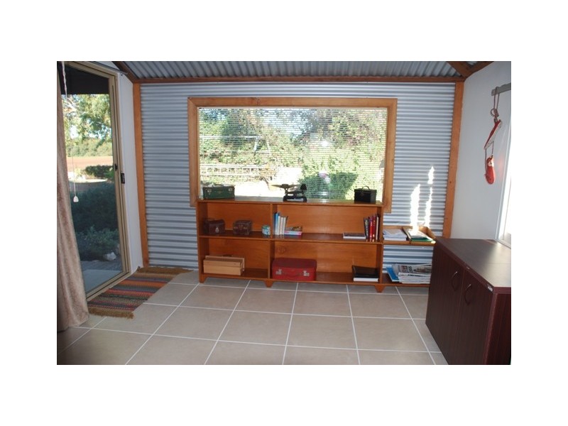 123 Phillips Road, Greenough WA 6532