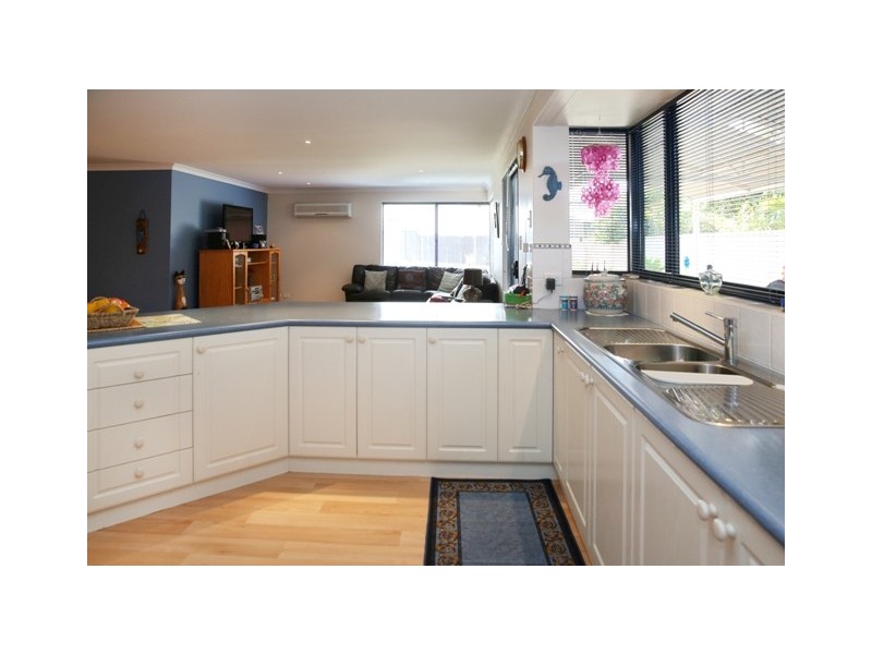 6 SHOALHAVEN WAY, Drummond Cove WA 6532