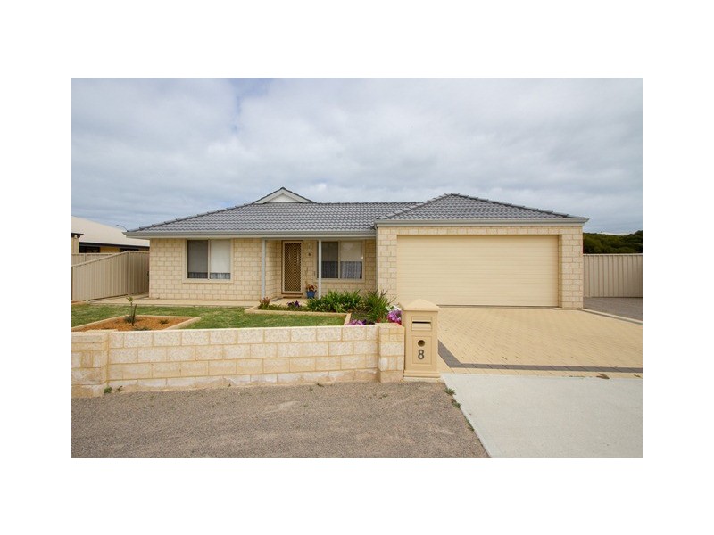 8 GILLAM DRIVE, Dongara WA 6525