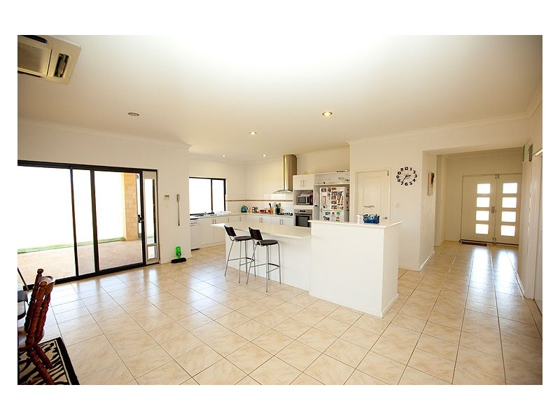 26 Polwarth Parade, Deepdale WA 6532