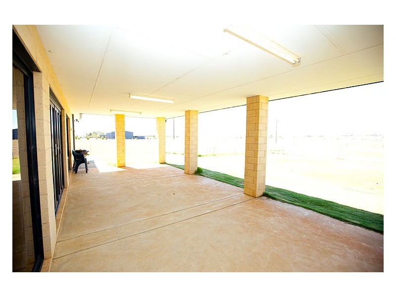 26 Polwarth Parade, Deepdale WA 6532