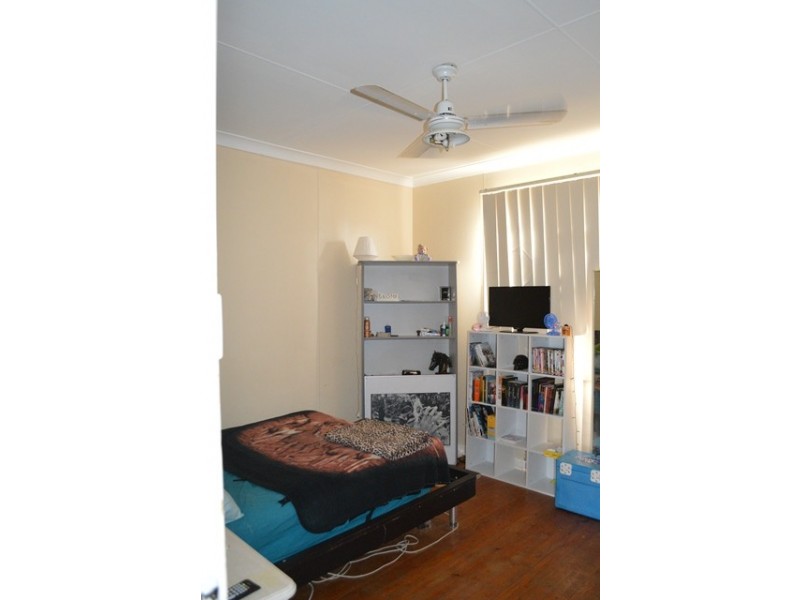 212 Evans Street, Beachlands WA 6530