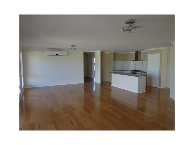 3 Topsail St, Drummond Cove WA 6532