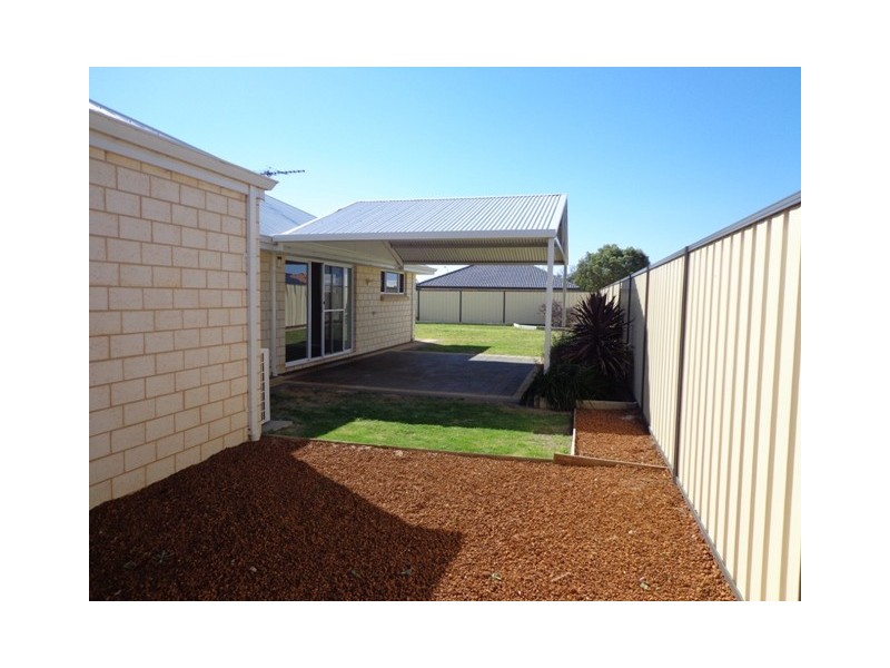 3 Topsail St, Drummond Cove WA 6532