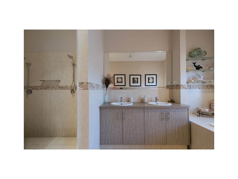 71 Redcliffe Concourse, White Peak WA 6532