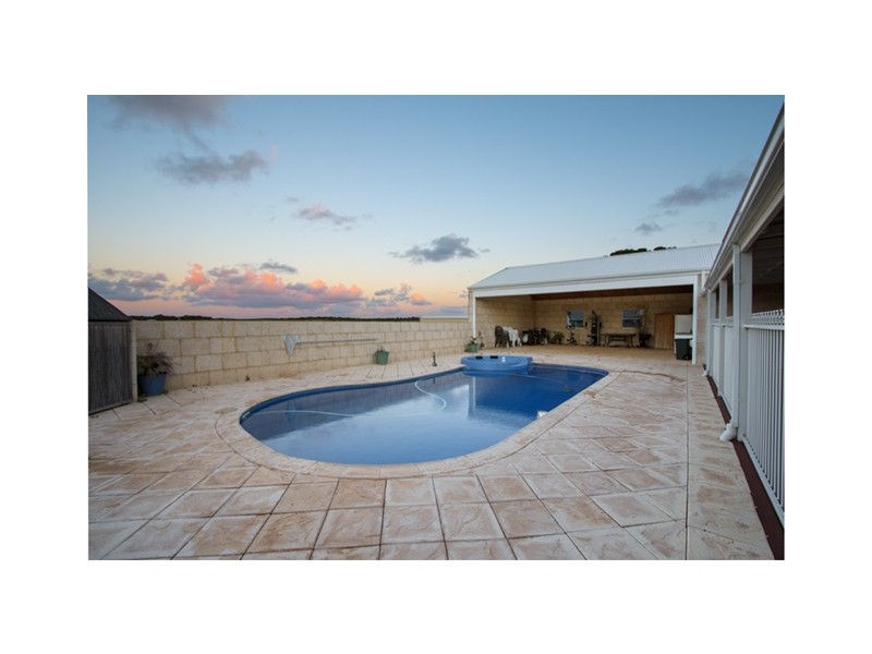 40 McCONKEY ROAD, Greenough WA 6532