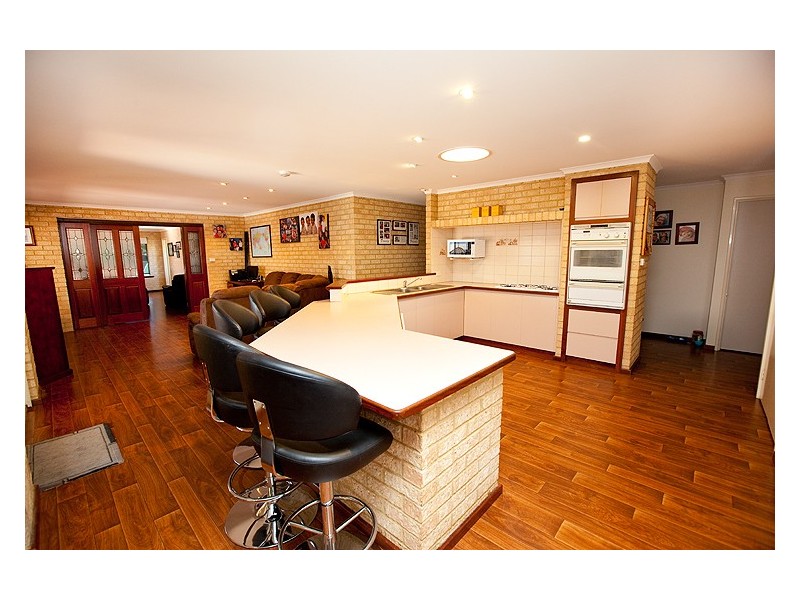 70 Sunnybanks Drive, Strathalbyn WA 6530