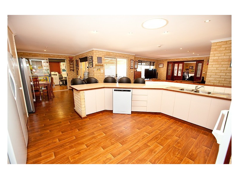 70 Sunnybanks Drive, Strathalbyn WA 6530