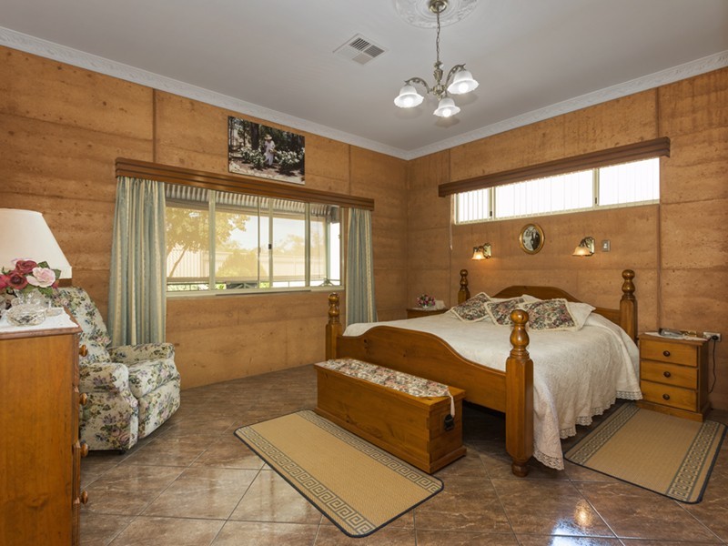 5 Eastough Street, Nanson WA 6532