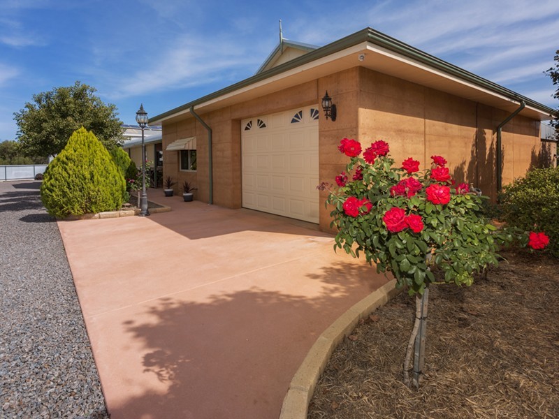 5 Eastough Street, Nanson WA 6532