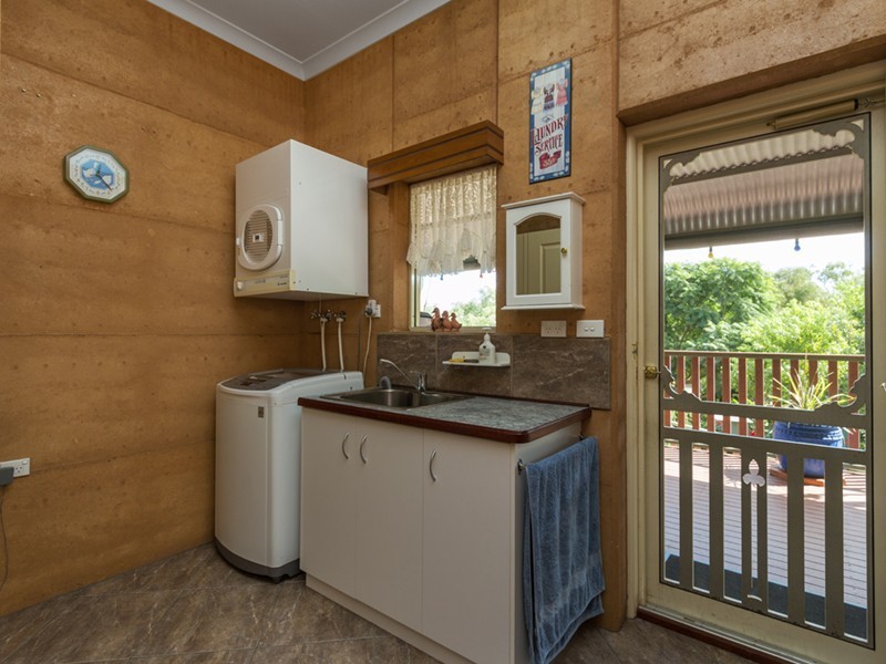 5 Eastough Street, Nanson WA 6532