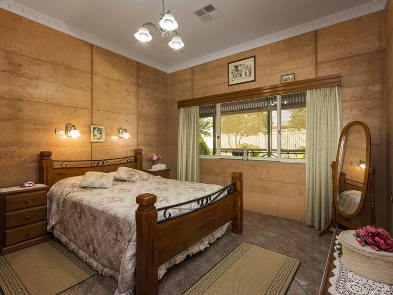 5 Eastough Street, Nanson WA 6532