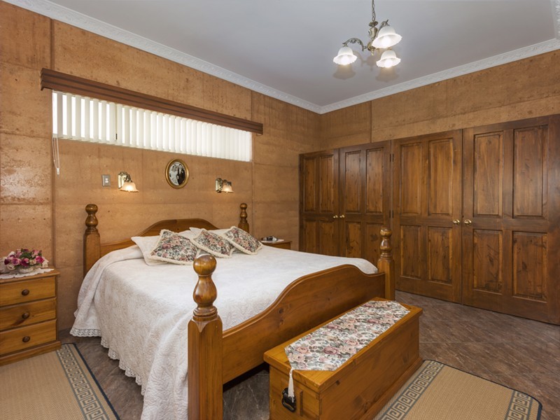 5 Eastough Street, Nanson WA 6532