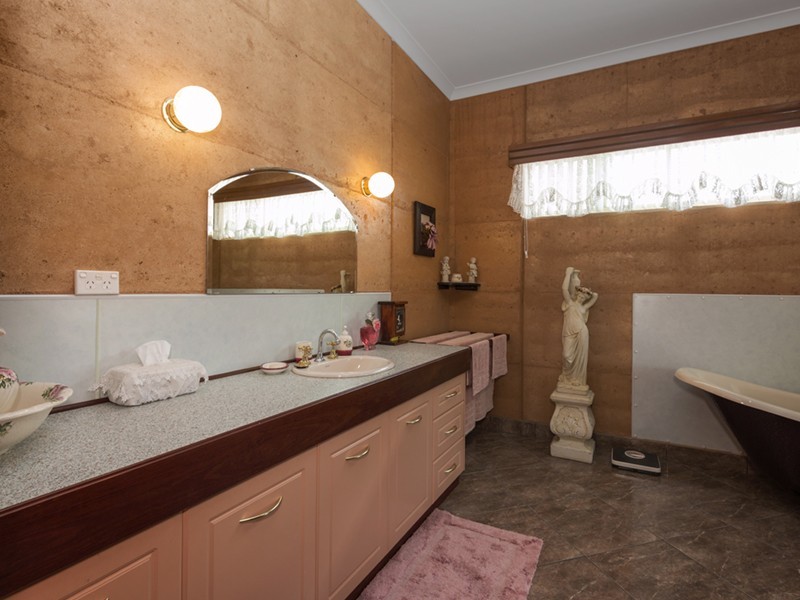 5 Eastough Street, Nanson WA 6532