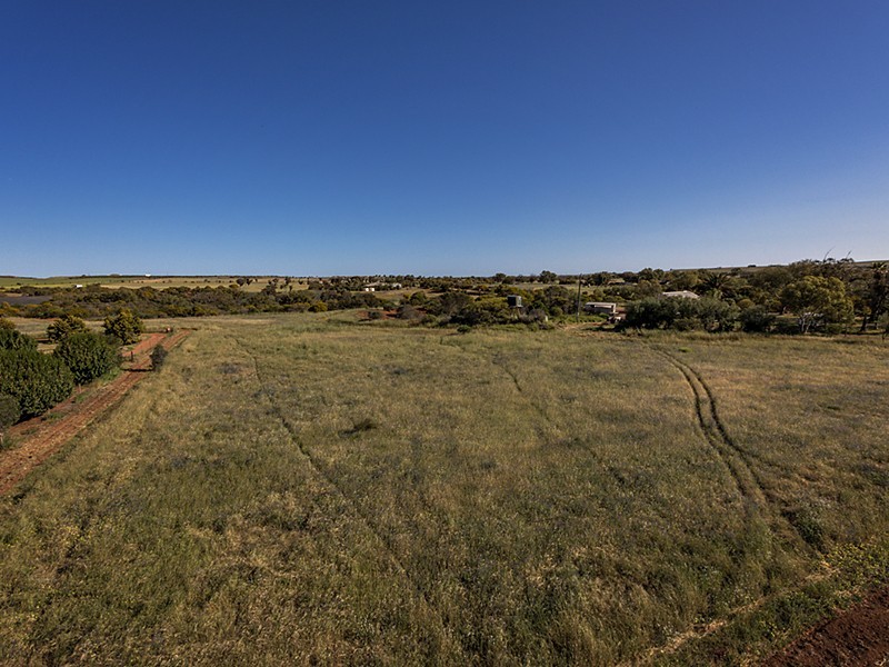 396 Giles Road, Moonyoonooka WA 6532