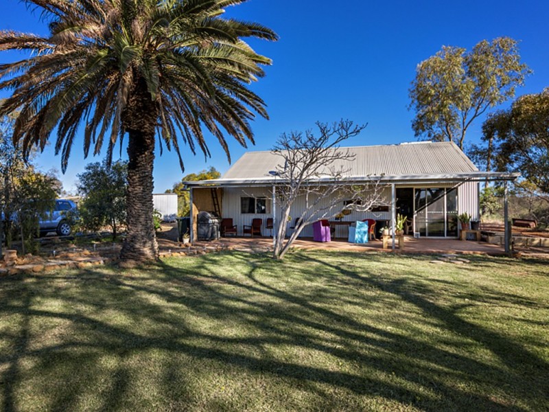 396 Giles Road, Moonyoonooka WA 6532