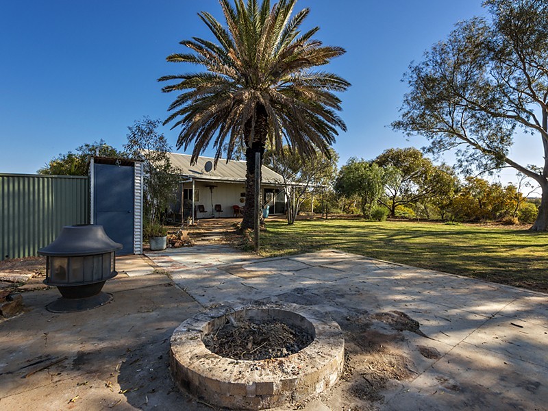 396 Giles Road, Moonyoonooka WA 6532