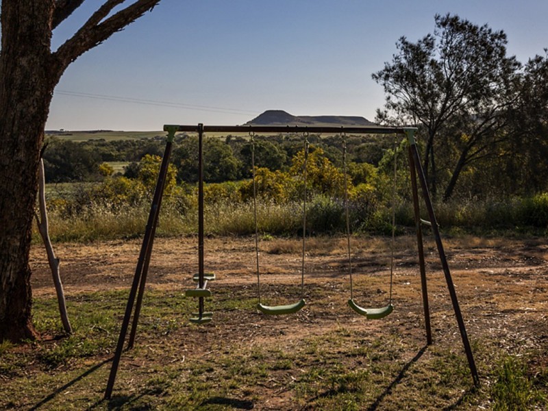 396 Giles Road, Moonyoonooka WA 6532