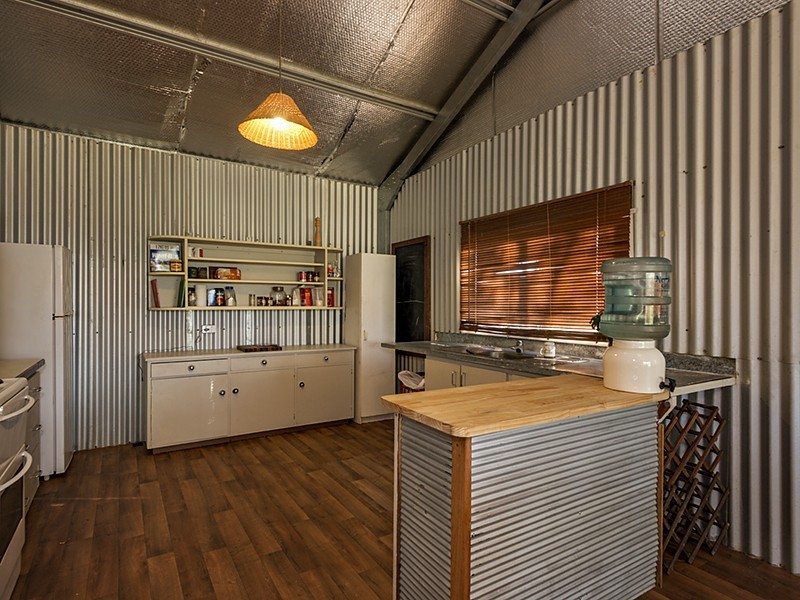 396 Giles Road, Moonyoonooka WA 6532