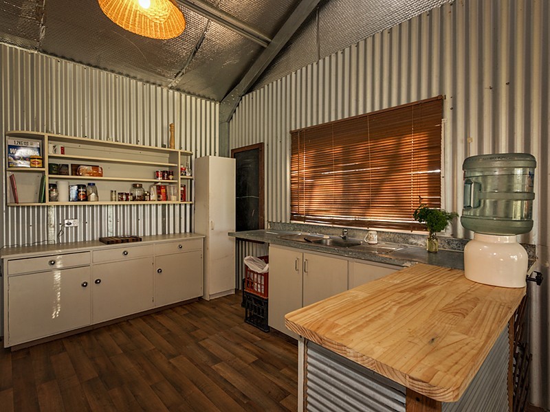 396 Giles Road, Moonyoonooka WA 6532