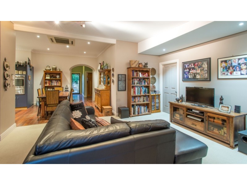 4 Grant Street, Beachlands WA 6530