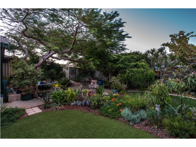 4 Grant Street, Beachlands WA 6530