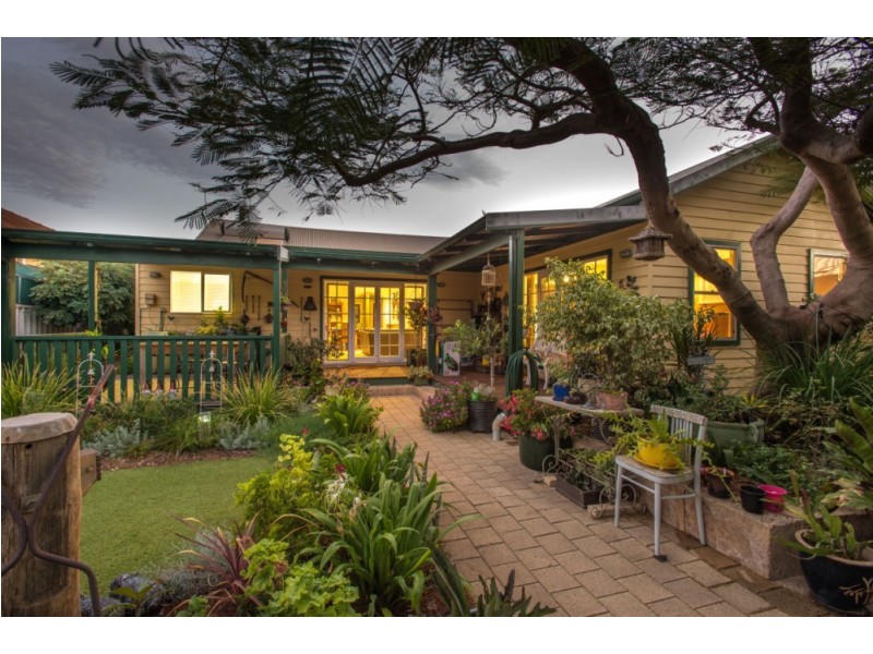 4 Grant Street, Beachlands WA 6530