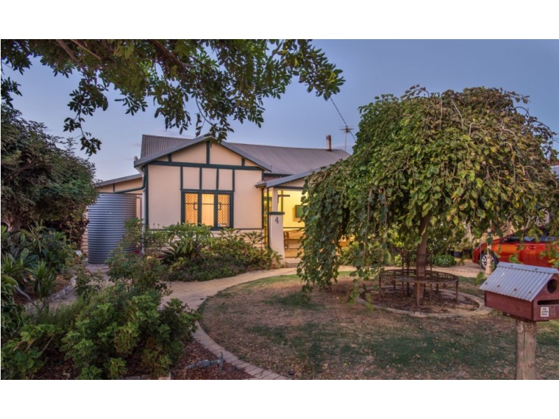 4 Grant Street, Beachlands WA 6530