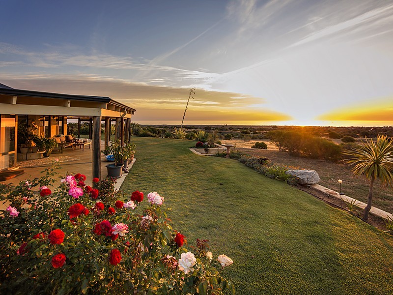 219 Cooper Street, Waggrakine WA 6530