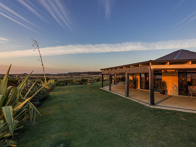 219 Cooper Street, Waggrakine WA 6530