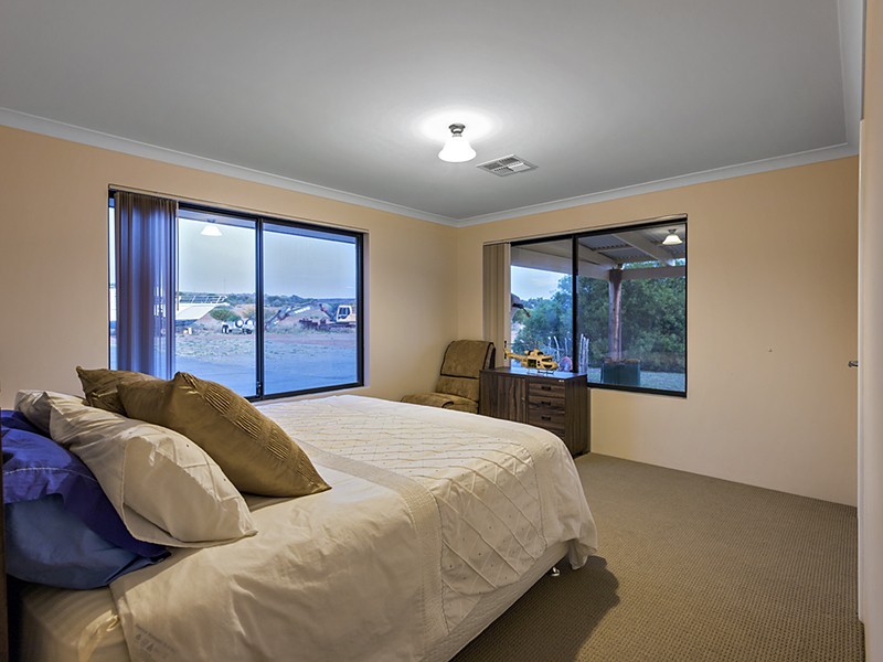 219 Cooper Street, Waggrakine WA 6530