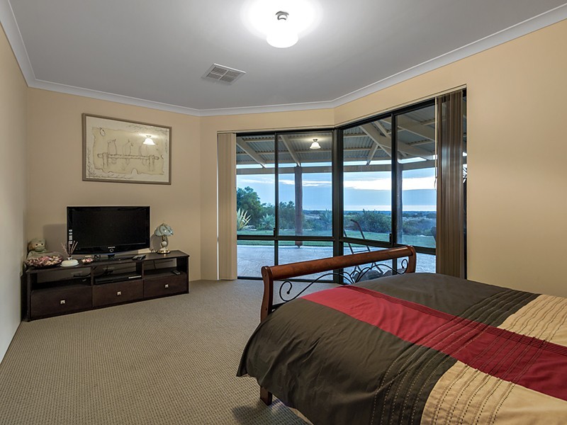 219 Cooper Street, Waggrakine WA 6530